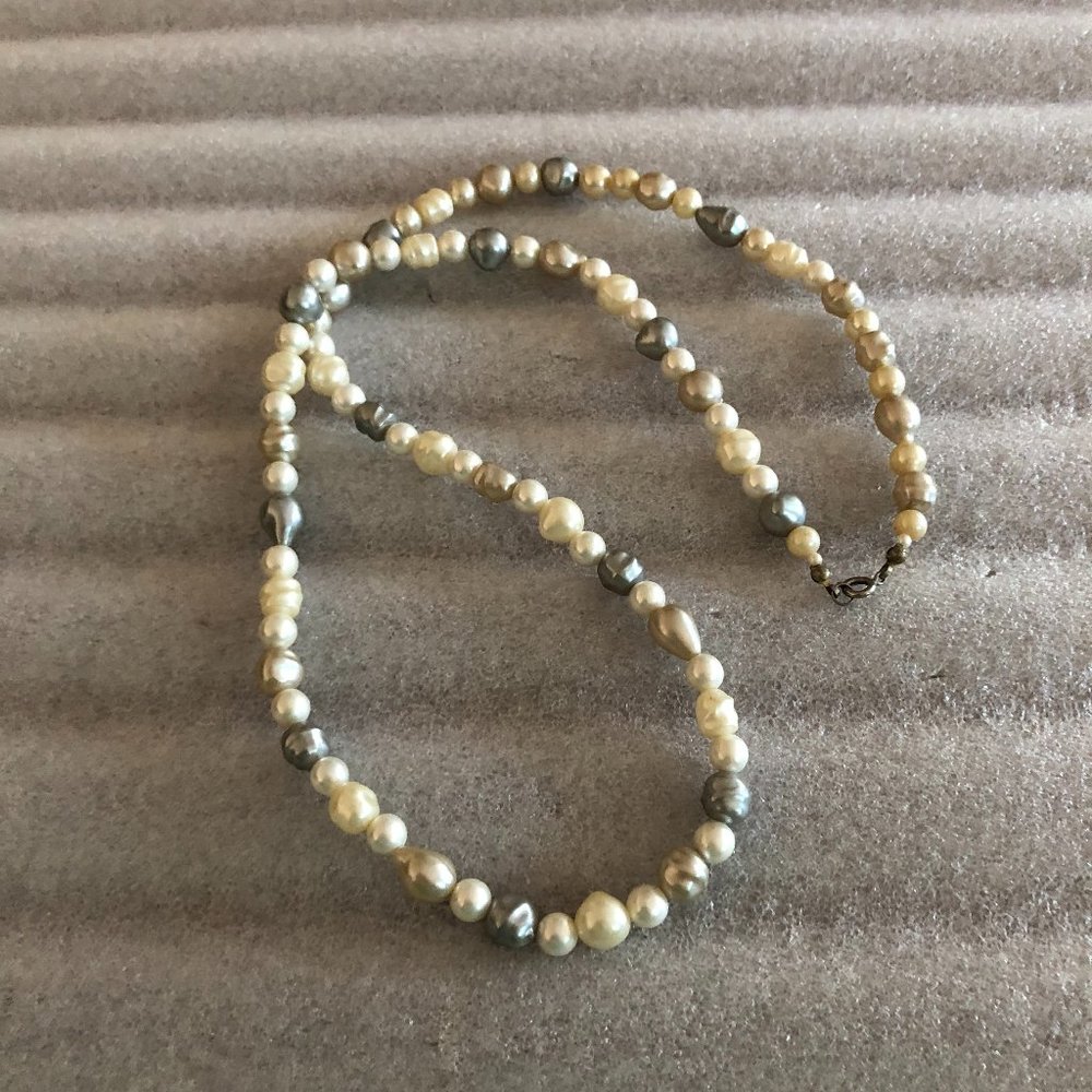 Vintage Faux Fresh Water Pearls Necklace